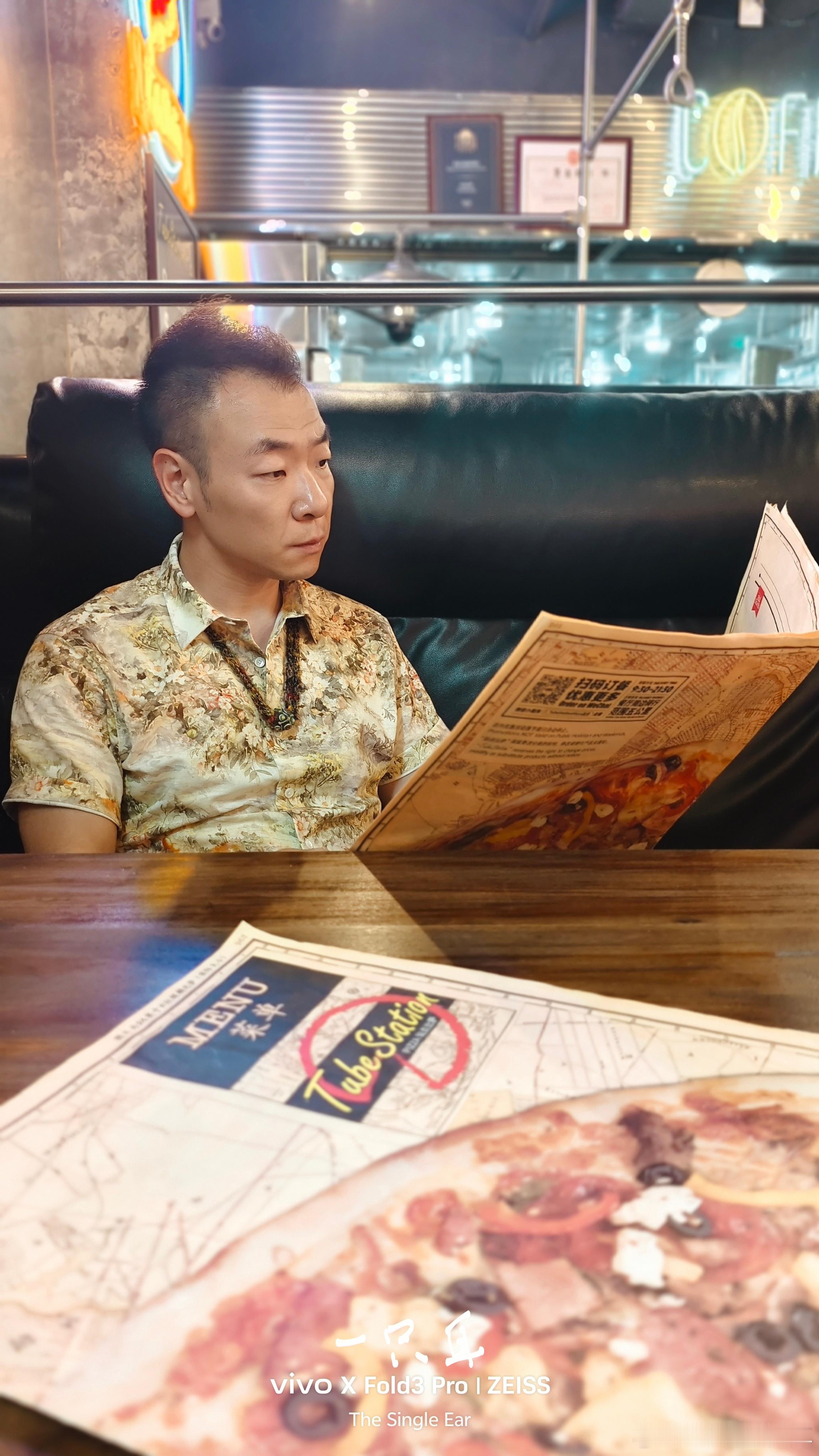 有点靠色[允悲]我想吃粤菜，大展宏图，结果这个时间闭餐了……跑边上吃披萨吧……也