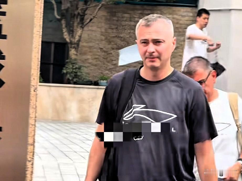 状态不错啊！今天下午，广东男篮在主教练亚科夫列维奇的带领下，全队前往南城训练馆进