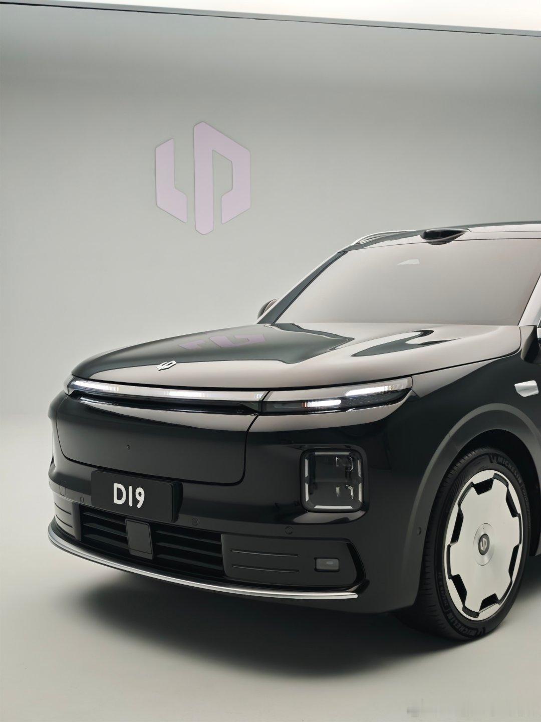 D19，一款将零跑的特点发挥到极致的车。这里我说的是特点而不只是优点，因为D19