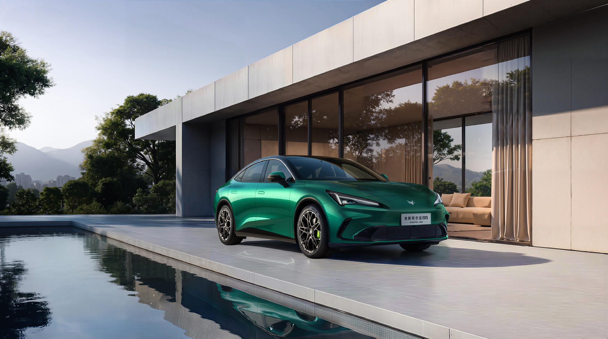 年轻人的第一台轿跑可以更新了这两天刷到极狐S5的图，真的被那抹绿和轿跑线条拿捏了