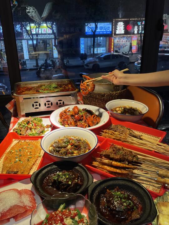 蛤蟆街新晋跑火夜宵店！好吃！