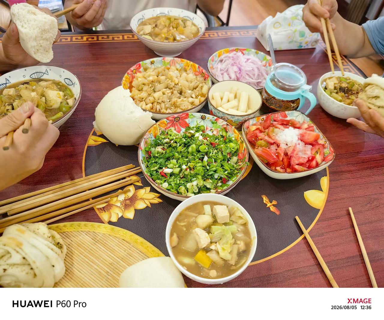 现在很多人做饭总追求精致摆盘、网红做法和复杂搭配，刷到各类精致美食教程，就忍不住