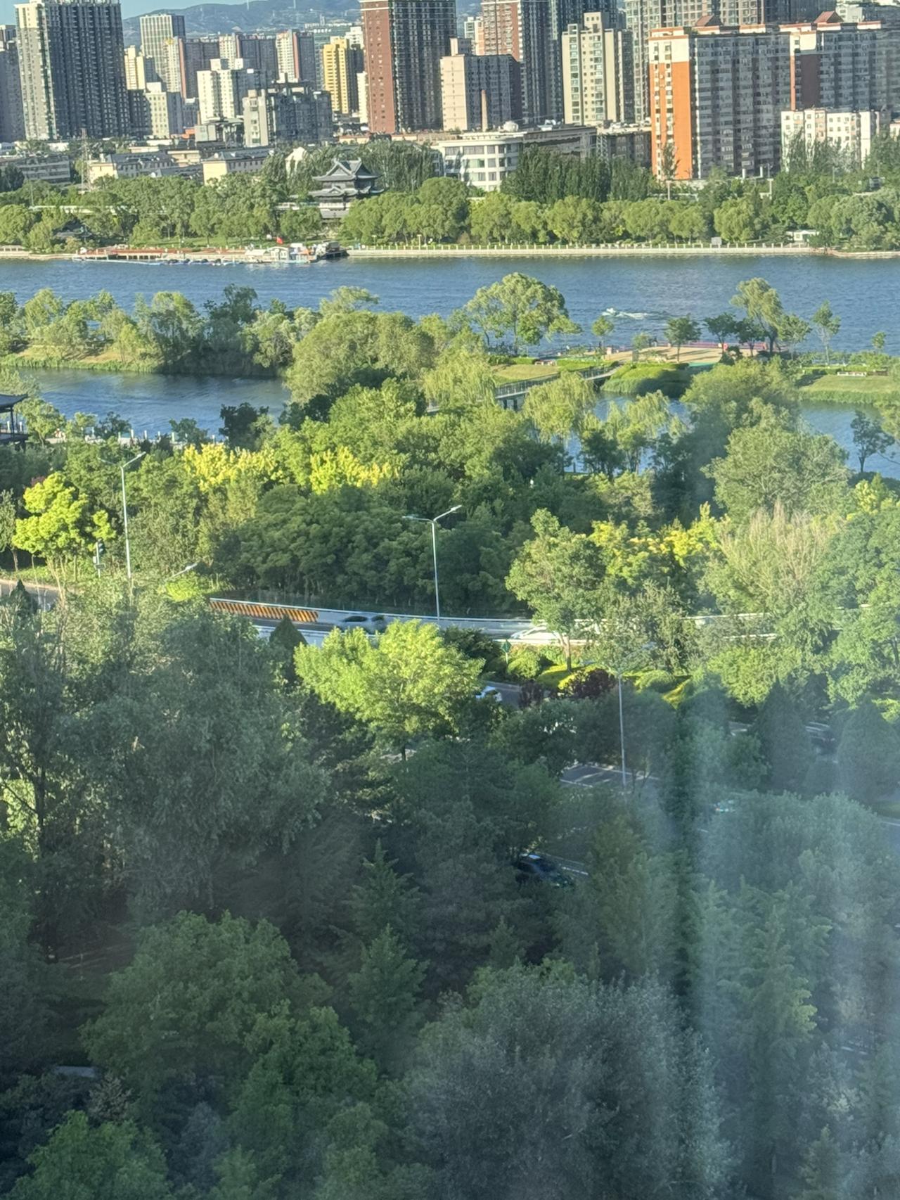 我的今日状态：😁轻松愉快
我这里的天气：☀️晴天
昨天的雨，今天晴天，这就是雨