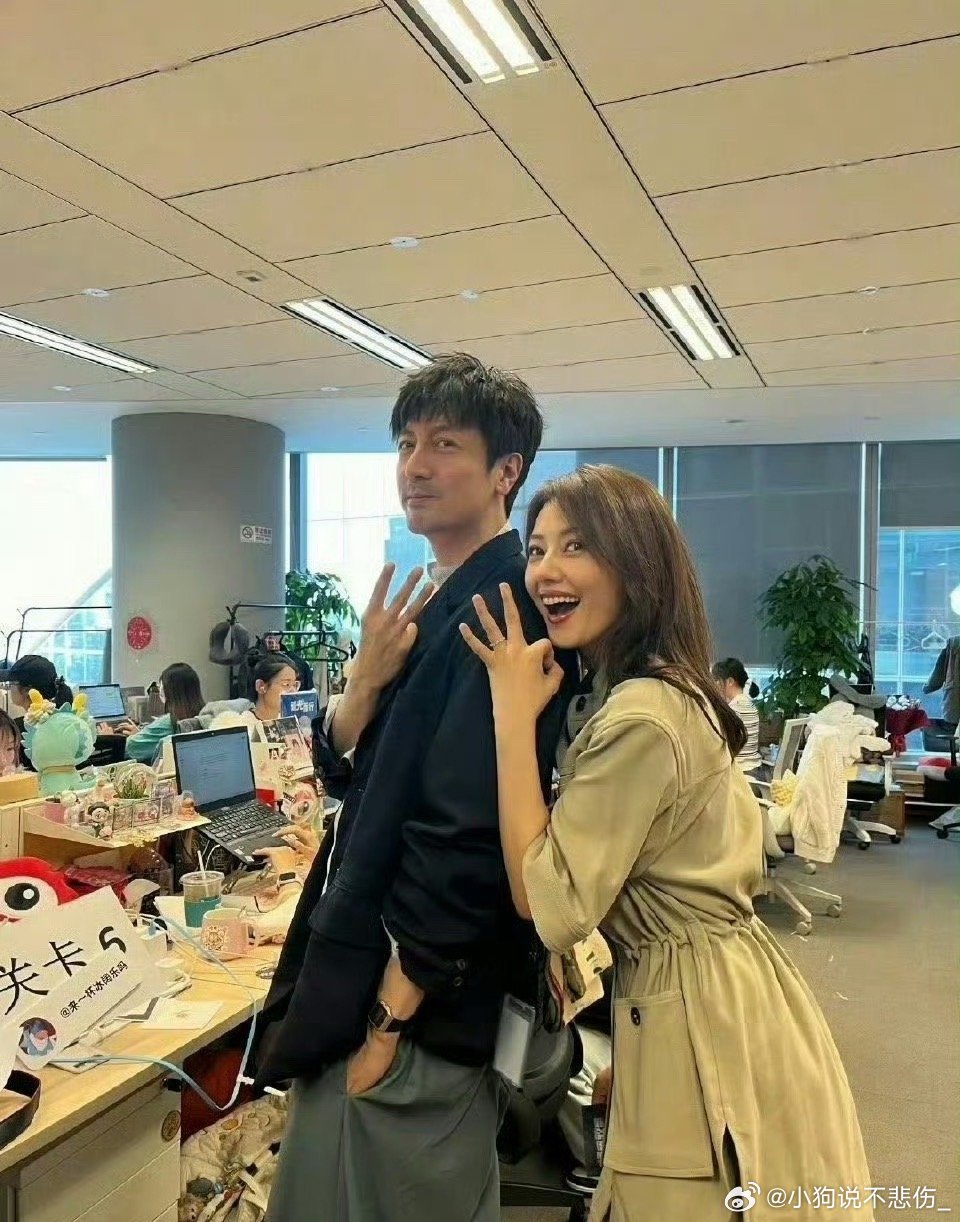 高圆圆张鲁一五连拍高圆圆和张鲁一这对CP简直绝了！一个眼神就能甜到齁，这糖分超标