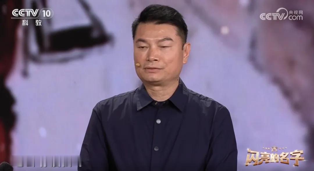 破防了！5月8日，央视直播画面全网刷屏！新疆媒体曝出重磅镜头，贺娇龙离世整整四个