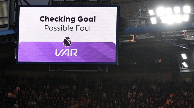 记者Henry Winter：英超球迷对VAR给出严厉评价。在足球支持者协会对7