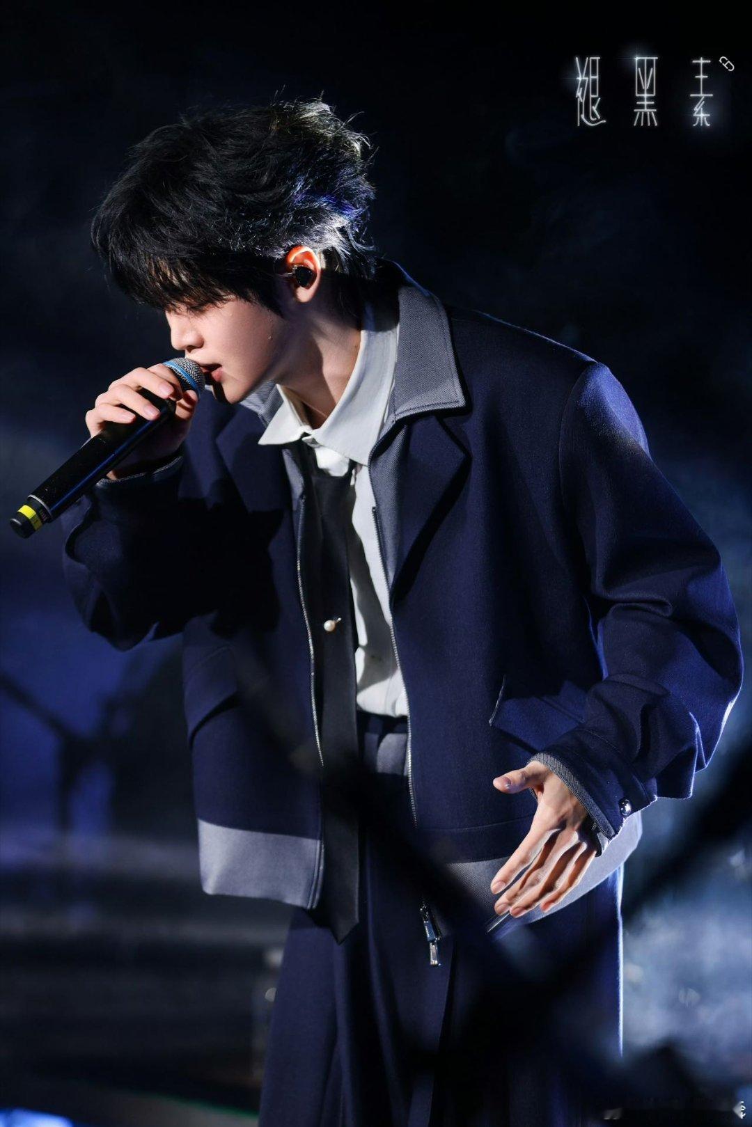 江皓南褪黑素2026巡演  「音乐是全世界的良药」，在1月2日完成了他个人首场演