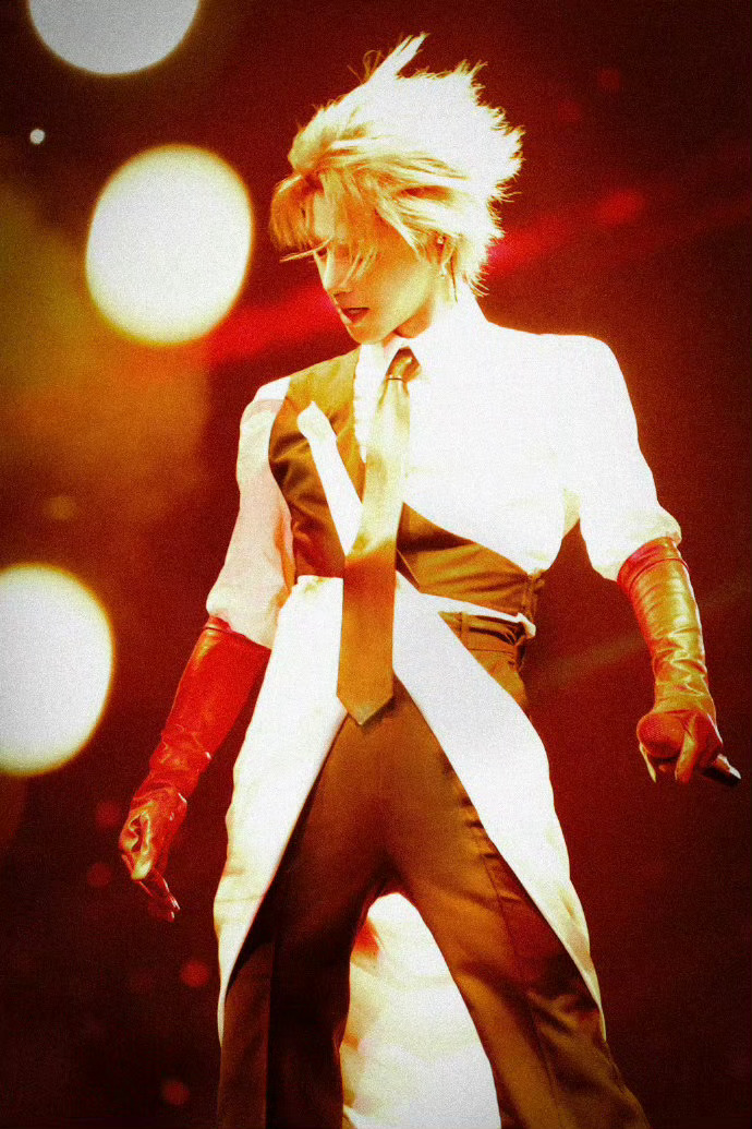 华晨宇的格局 顶流光芒不止于舞台，更在格局与担当。华晨宇以真诚传递正能量，用行动