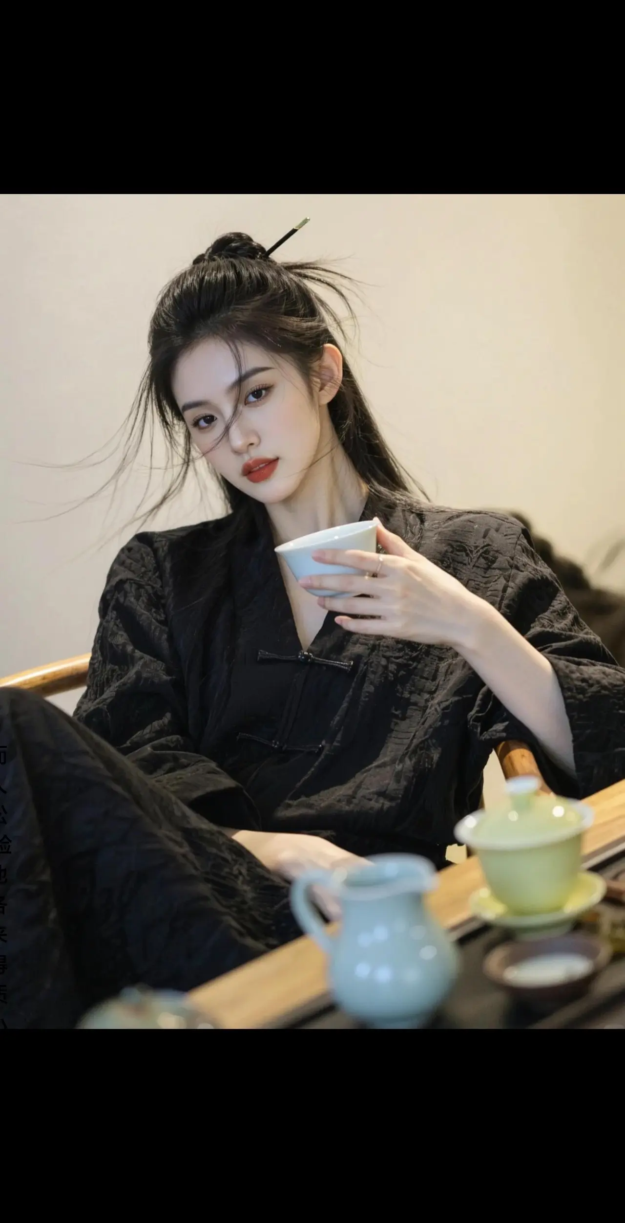 AI黑衣茶韵照 随变ai随便玩 玩法合伙人计划 ai创作随变一拍都很夯