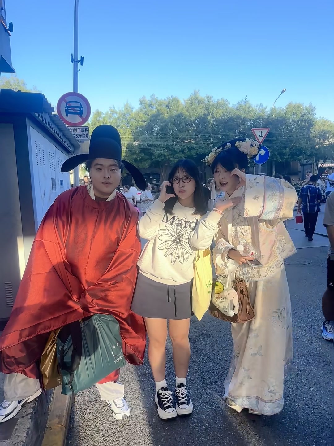 啊啊啊啊啊网友今天偶遇桃黑黑和小盐巴[流鼻血][流鼻血]北京偶遇桃黑黑小盐巴 ​