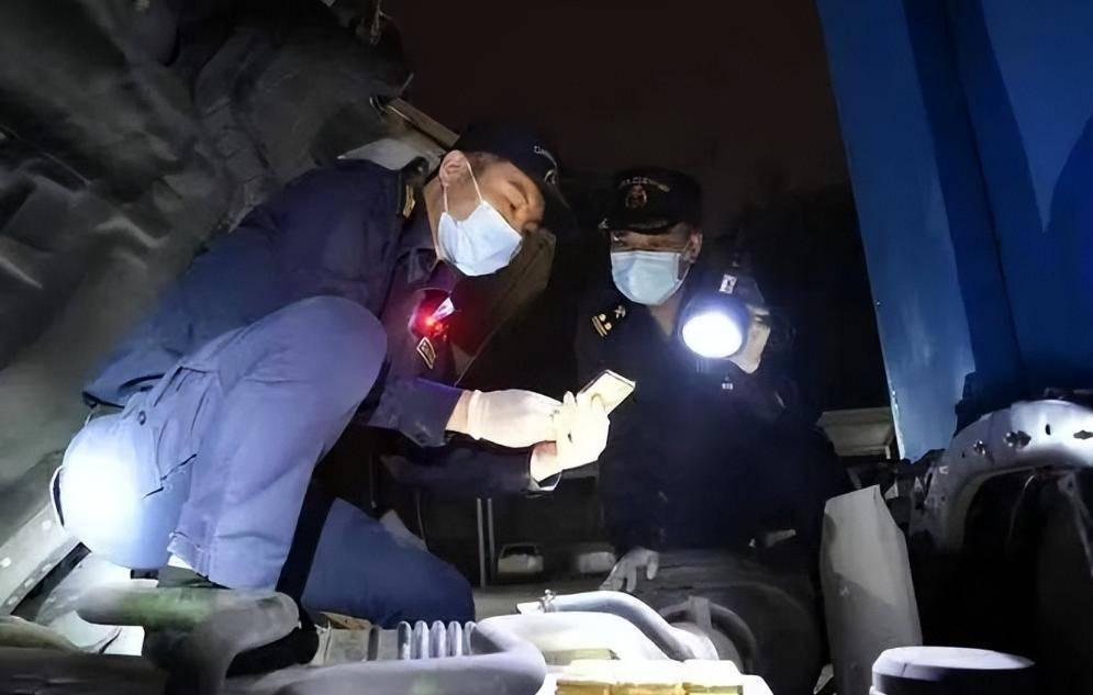 今年5月，大连海关连续截获两起违规出境案件，两名日企员工因试图携带受管制的稀土磁
