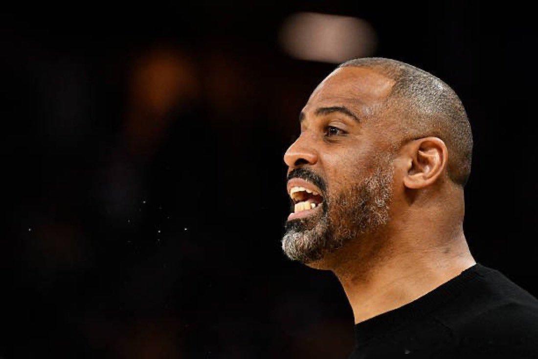 赛后，火箭主教练乌度卡接受了记者采访，记者：你怎么看最后阶段罚球连续投丢的问题？