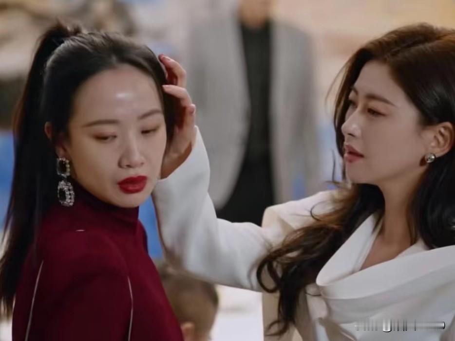 《蜜语纪》李梦演的绿茶贞贞，有网友说她在尬演情人。
其实，我觉得她演的真的很好，