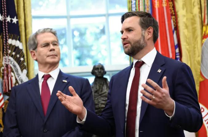 白宫紧急“摇人”！万斯连线马斯克等大佬，这个AI新模型让美国慌了。

AI圈最近