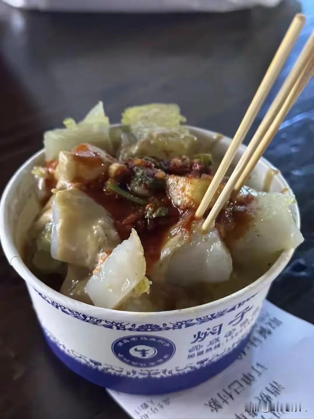 丹东焖子
能追溯到清朝，据说是 河北人闯关东带来的手艺 。
做法其实很简单:用绿