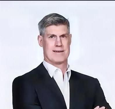 CBA首位下课主帅已诞生。
深圳马罗波萝俱乐部官宣，球队新任主教练迈克尔凯利将不