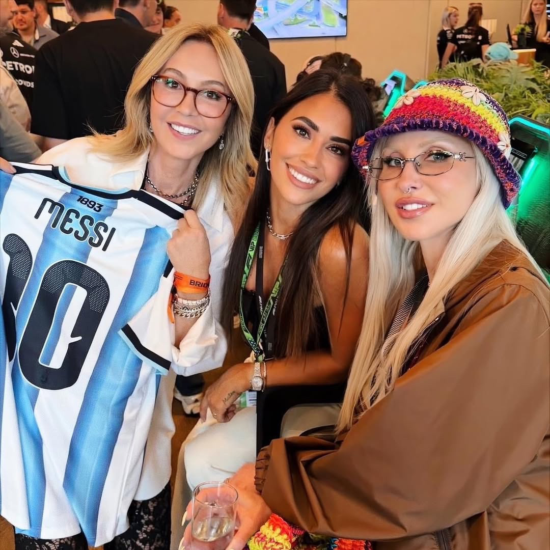 梅西  【非常明媚友善的小夫妻】“在F1比赛期间，我与❤️👑🇦🇷 @ an