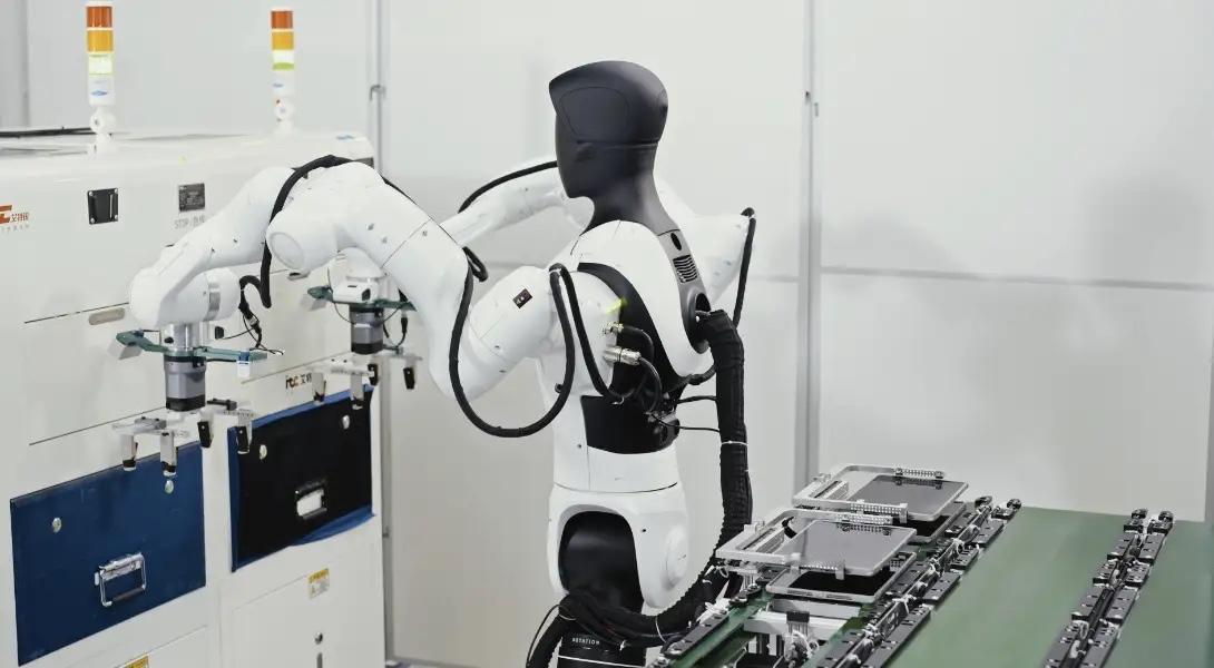 别再被机器人炫技迷了眼！智元这次动真格——把真机强化学习直接落地到龙旗科技的平板