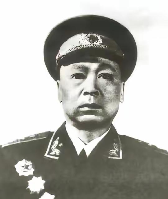 1955年授衔前曾有“十五大将”方案，他在候选名单中；最终名额缩为10人，他被授