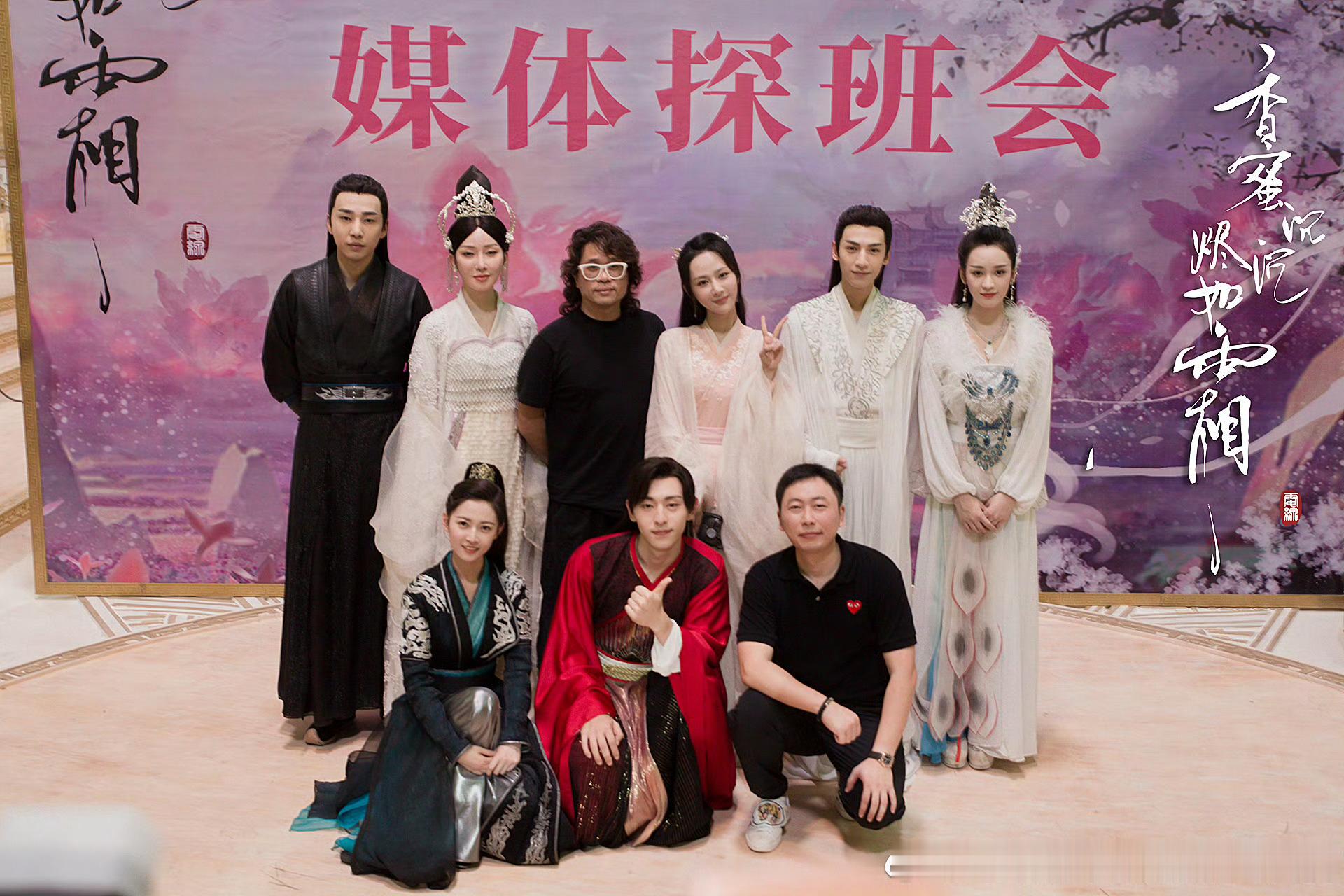 电视剧香蜜沉沉烬如霜[超话]  大爆剧是这样的，前段时间片段火，主题曲天地无霜不