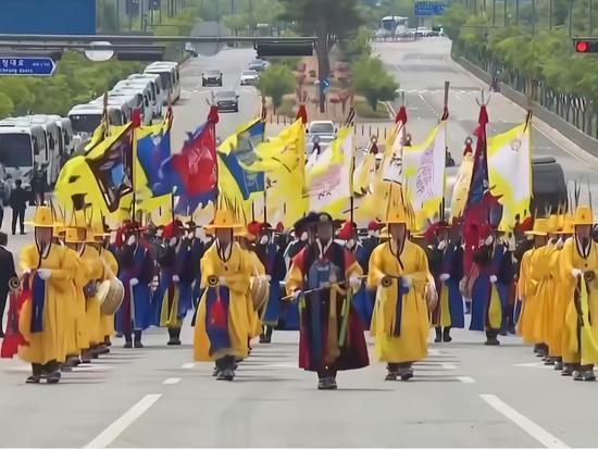 韩国总统李在明这是什么意思，近日，在欢迎来访的日本首相高市早苗时，采用了古式仪仗