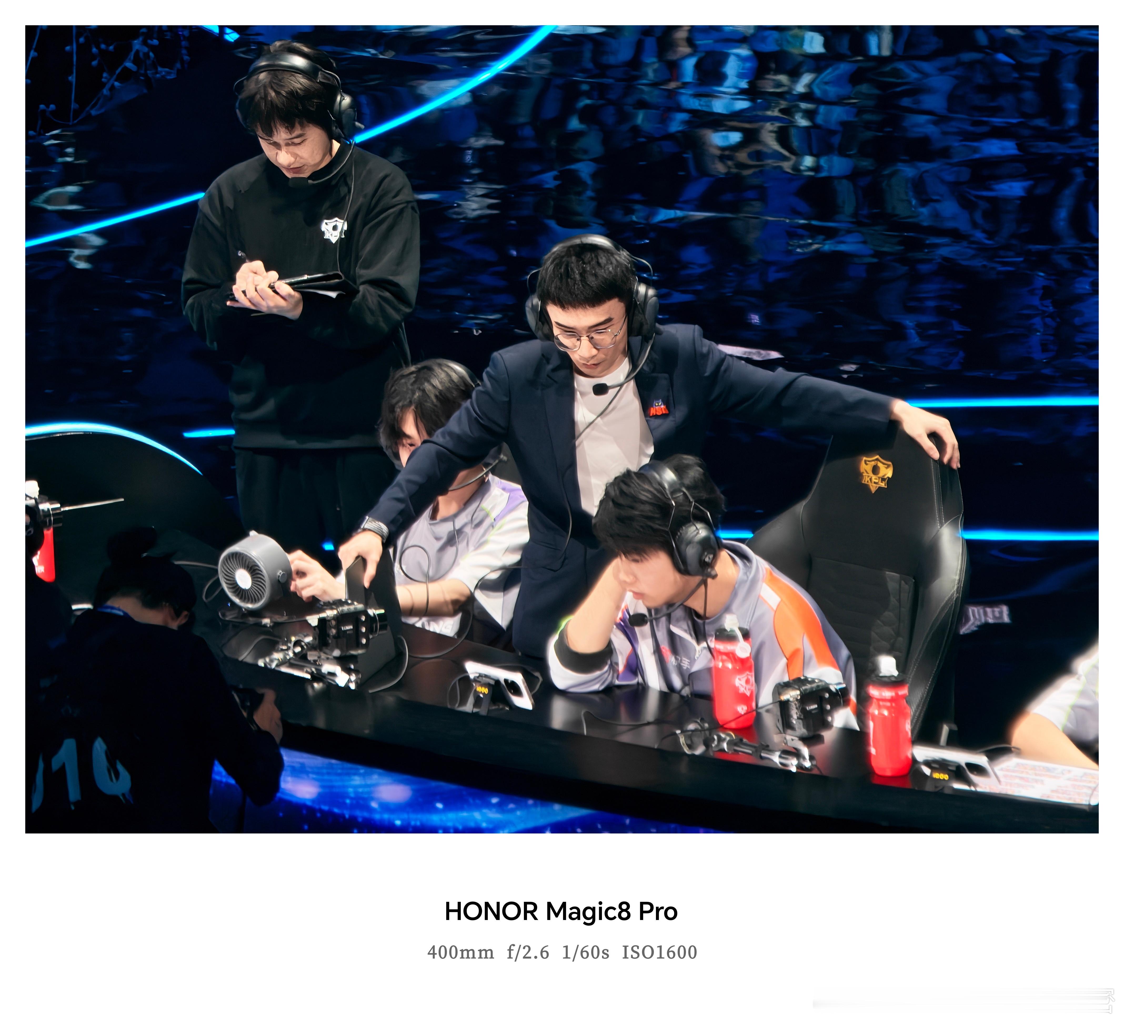 2026KPL春季赛决赛 现场氛围很给力，去线下看的好爽！网友带了荣耀Magic