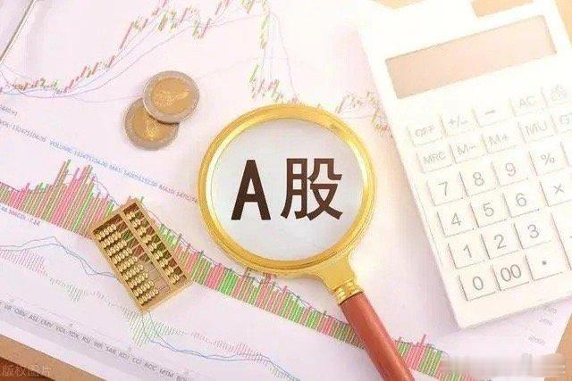 产业链核心概念整理1. 芯片设计：- 紫光国微：国内eSIM芯片龙头，市场占比超