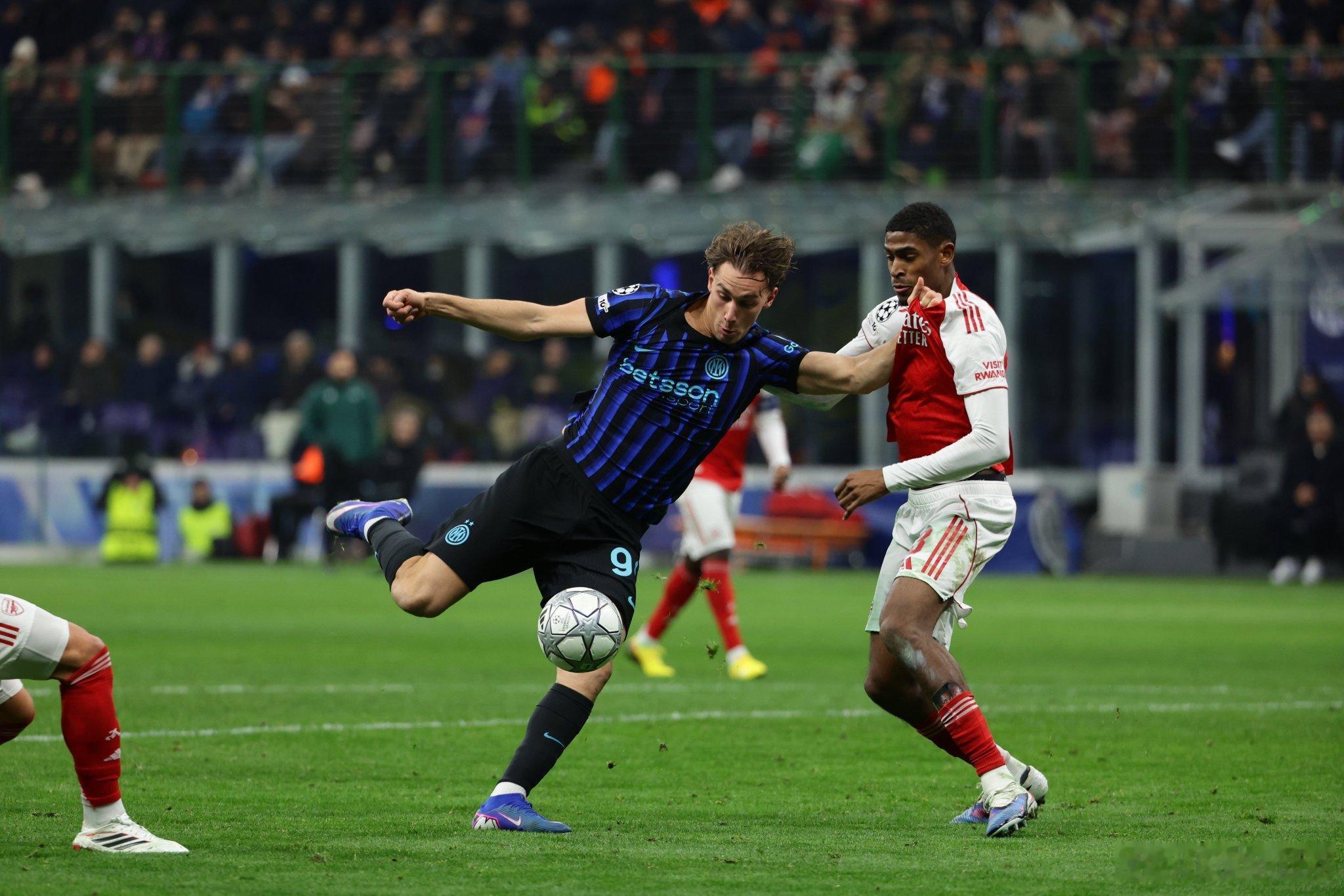 阿德里亚诺：皮奥·埃斯波西托？他表现得非常好 我希望他能继续保持这样的状态国际米