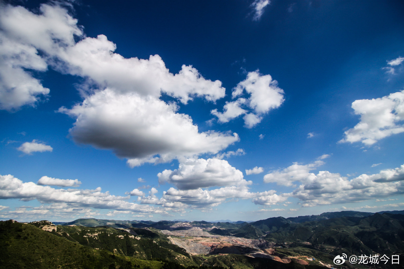 恒山景区严禁游客擅自进入未开放区域   5月27日，恒山景区发布通告，严禁游客擅