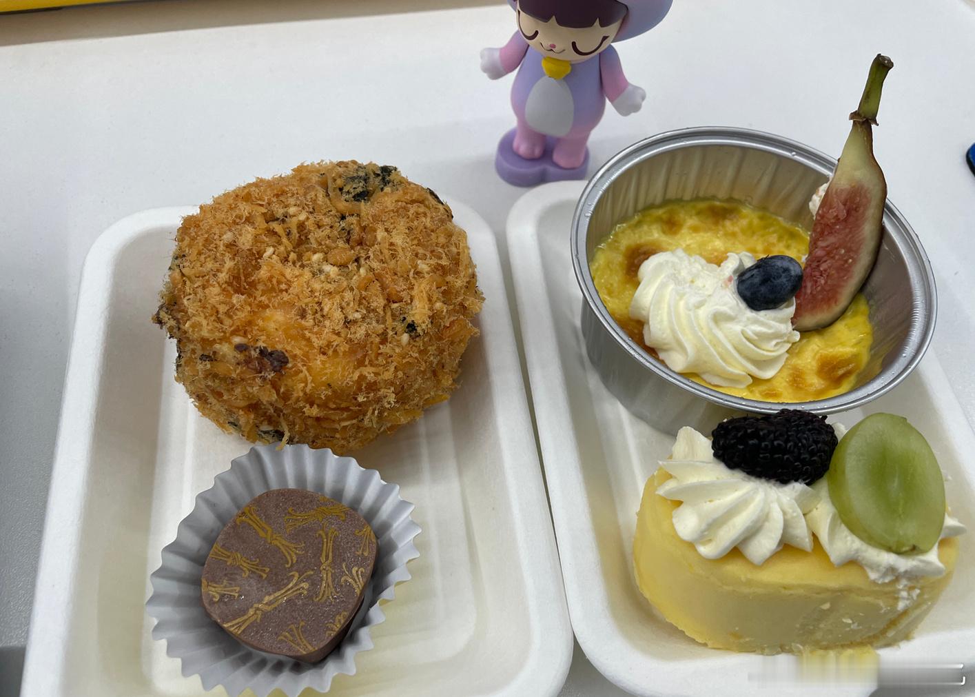 还说开工就减肥～结果来了之后又是抽奖发娃娃发盲盒又是饮料小蛋糕的[泪][泪]考验