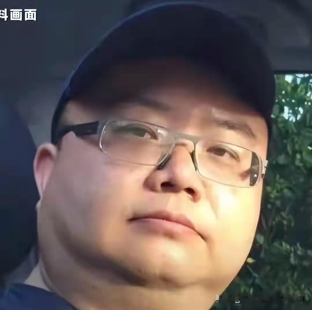 别只盯着境外的“少校”。徽剑这案子最刺我的，是害他名声的还有一帮他活着时没核实就