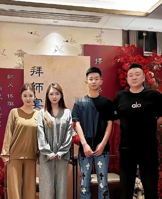 师母是不是太年轻了
