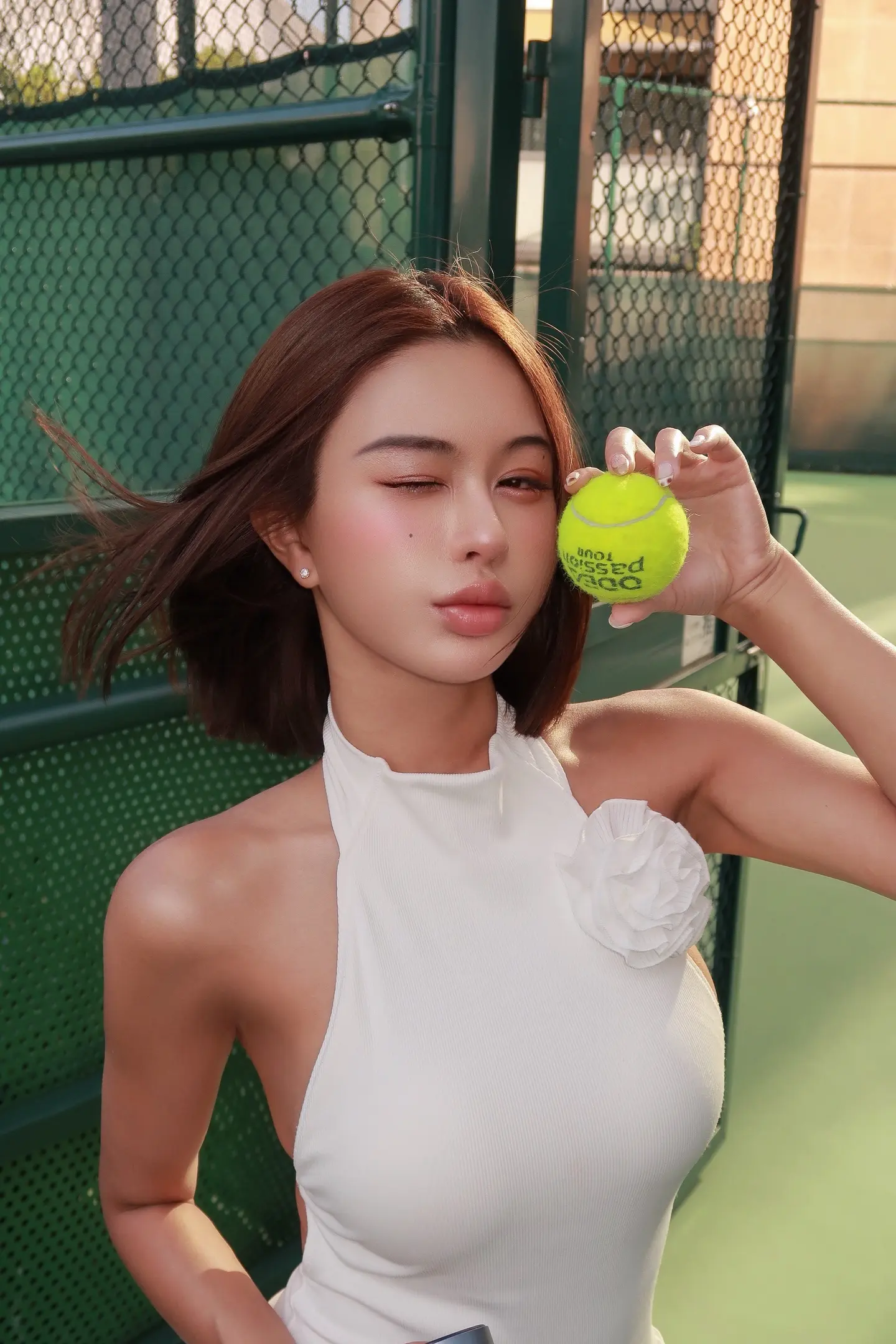 日落阳光下打一场网球总是能让人多巴胺爆棚。