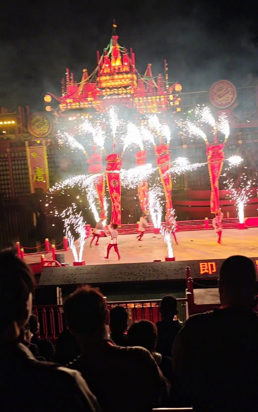 相当震撼！老胡昨天在唐山，逛了河头老街，大周一晚上，最淡的日子，居然有那么多游人