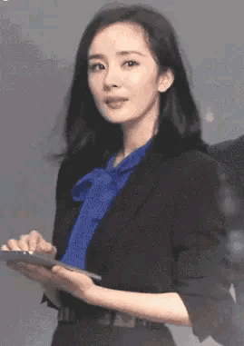 风
轻轻吹
吹动发梢
动人心弦

笑
浅笑
微微一笑
变人心跳

念
念念不忘
