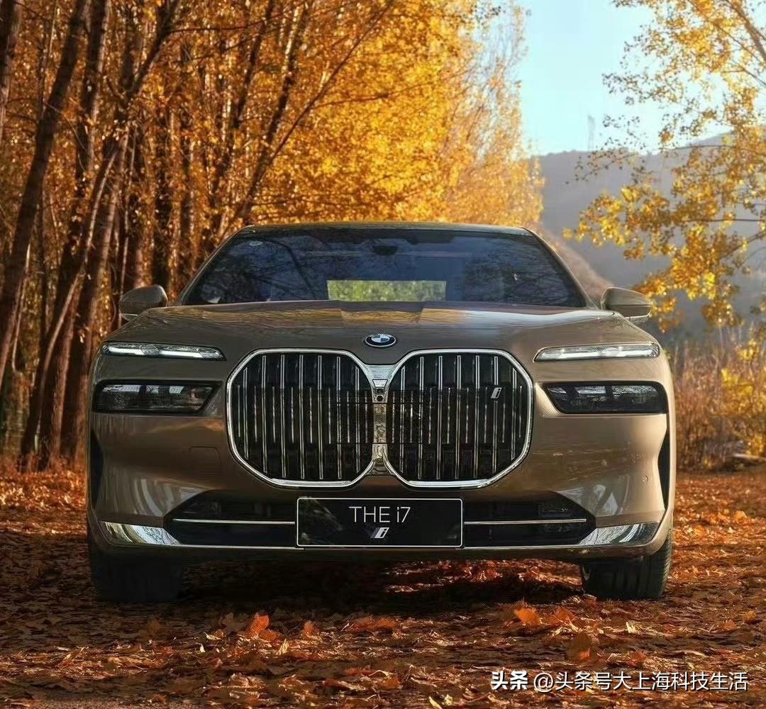 奔驰S级发布中期改款
BBA三大旗舰继续比拼[吐舌]
👽宝马7系
👽奔驰S