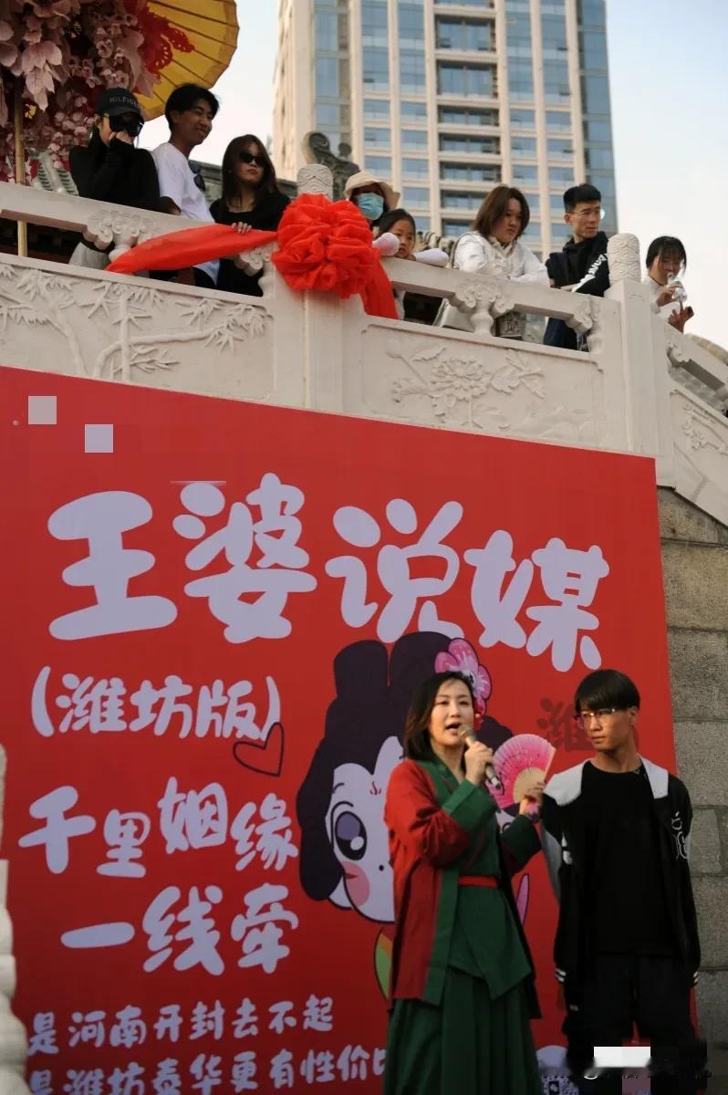 开封王婆说媒热度渐退
河南开封万岁山景区的王婆说媒栏目从拒绝套路到现在的热潮褪去