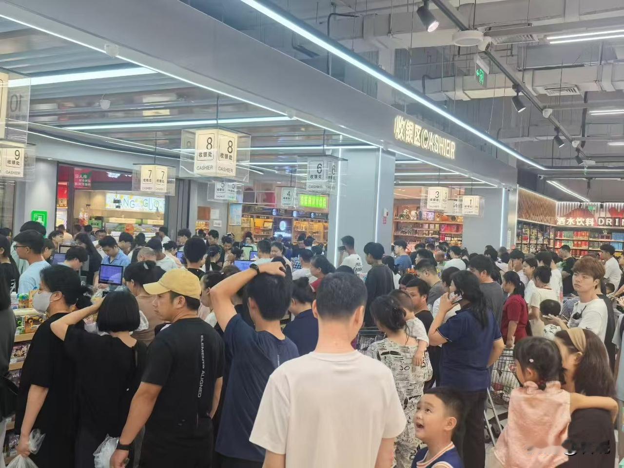 今天老公夸我了，难得8号老婆大人打折，我才买了一点。我回了一个白眼，是我不想买吗
