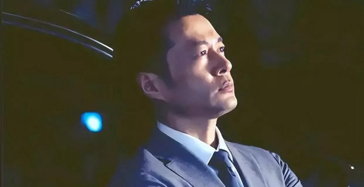 谭凯，你啥时候请我们吃包子？
《何以笙箫默》中饰演男二号“应晖” 的谭总，我看过