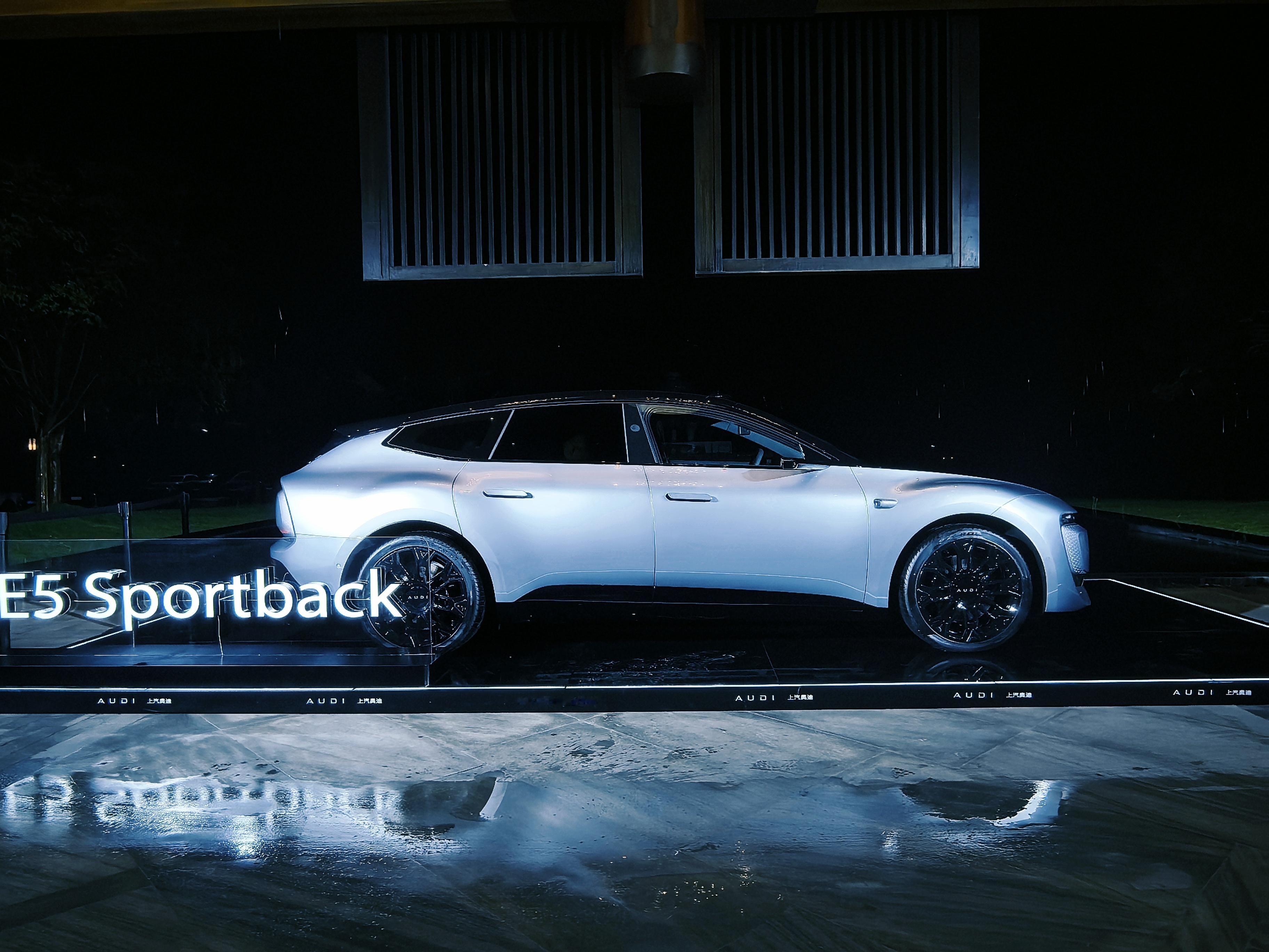 奥迪 E5 Sportback 实车很惊艳！奥迪的设计值得信赖，你们注意看前后轮