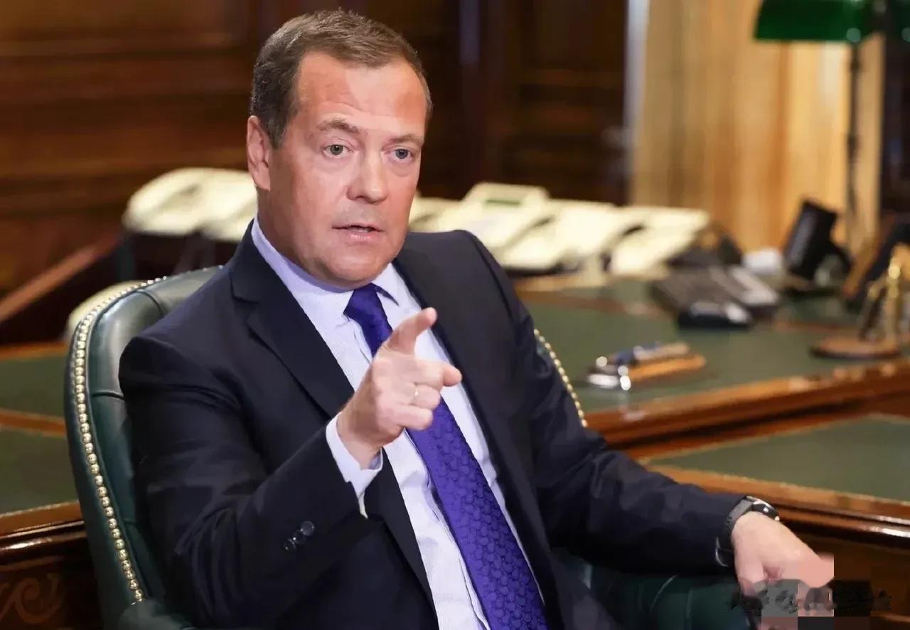 英国外交大臣克莱弗利：乌克兰可以随意打击俄罗斯境内目标！！！梅德韦杰夫怒斥：英国