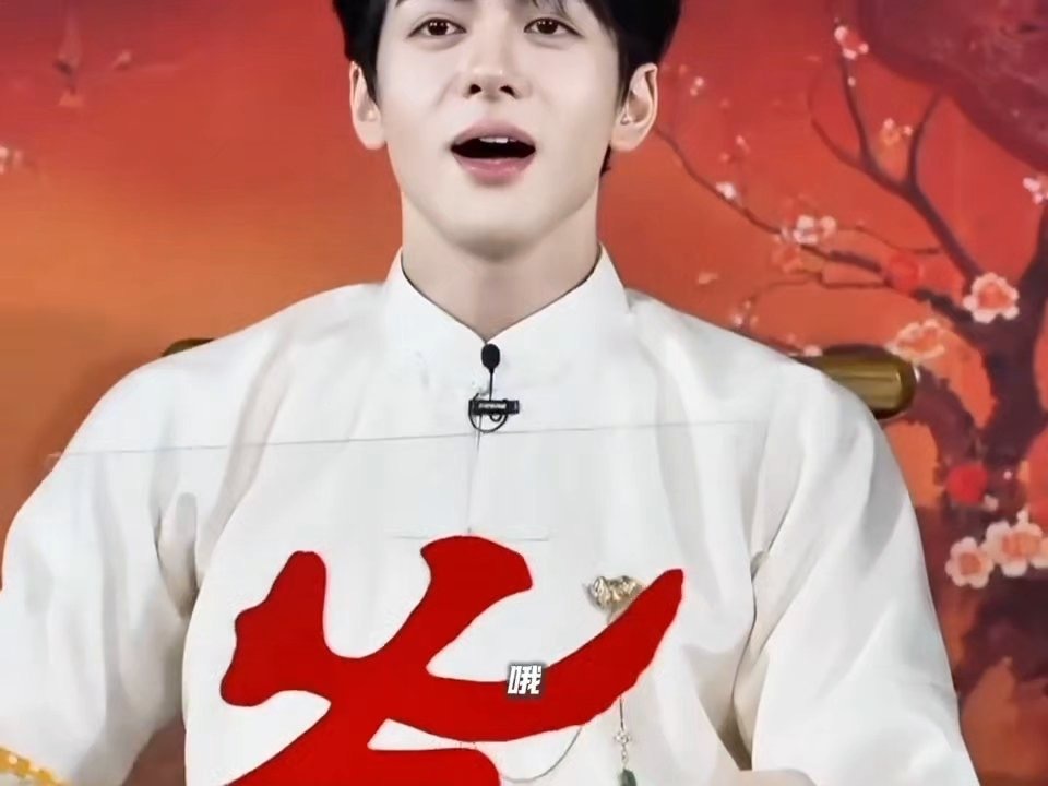 九门戏服剧宣九门新月饭店竞拍直播我真的很喜欢演员穿戏服宣传，就好像故事里的他们真