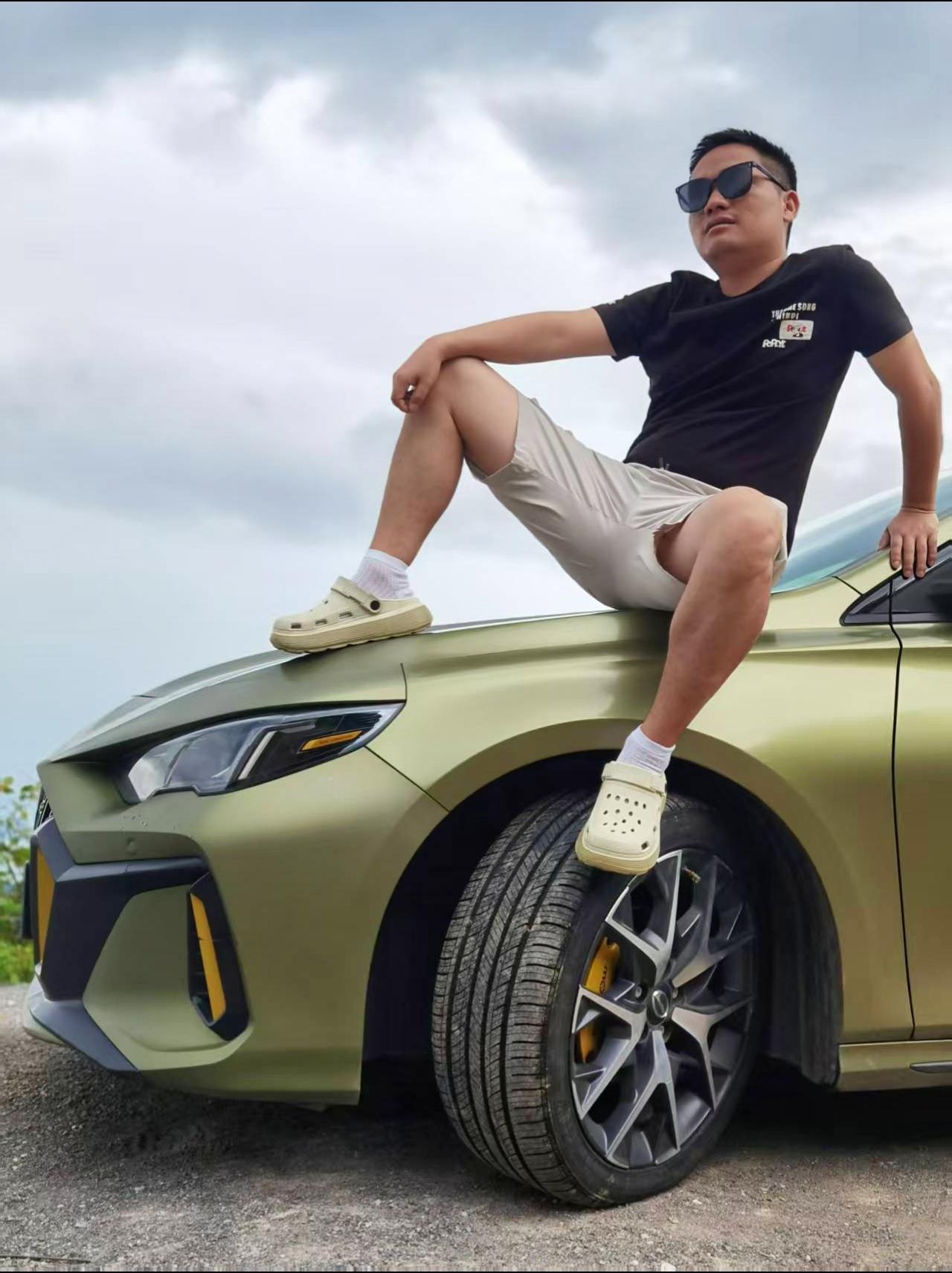 曾梦想仗剑走天涯，看一看世界的繁华 嘀哩嘀哩达拉达拉～嘀哩嘀哩达拉达拉