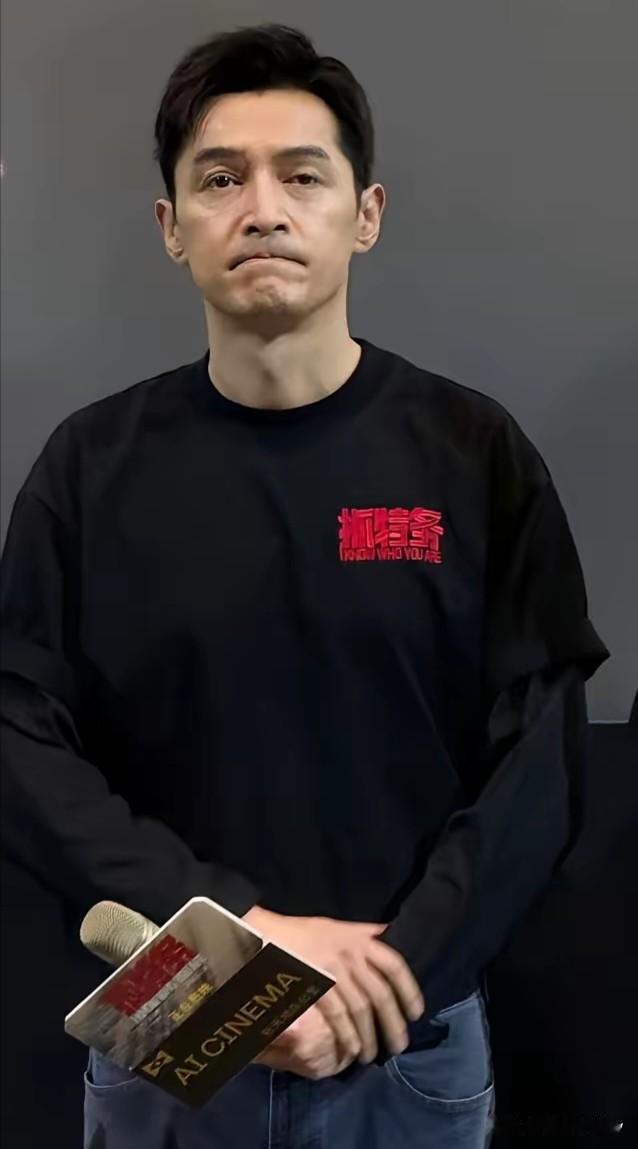 原来“特务”真的是他！

演的惟妙惟肖，出神入化…

潜藏的太深了！

他紧闭嘴