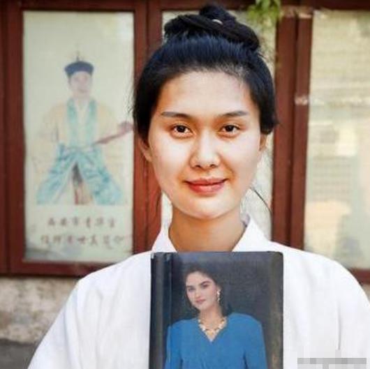 2009年，19岁女生在玩耍的过程中，1位道姑当众拦住她：“你这辈子与婚姻无缘”