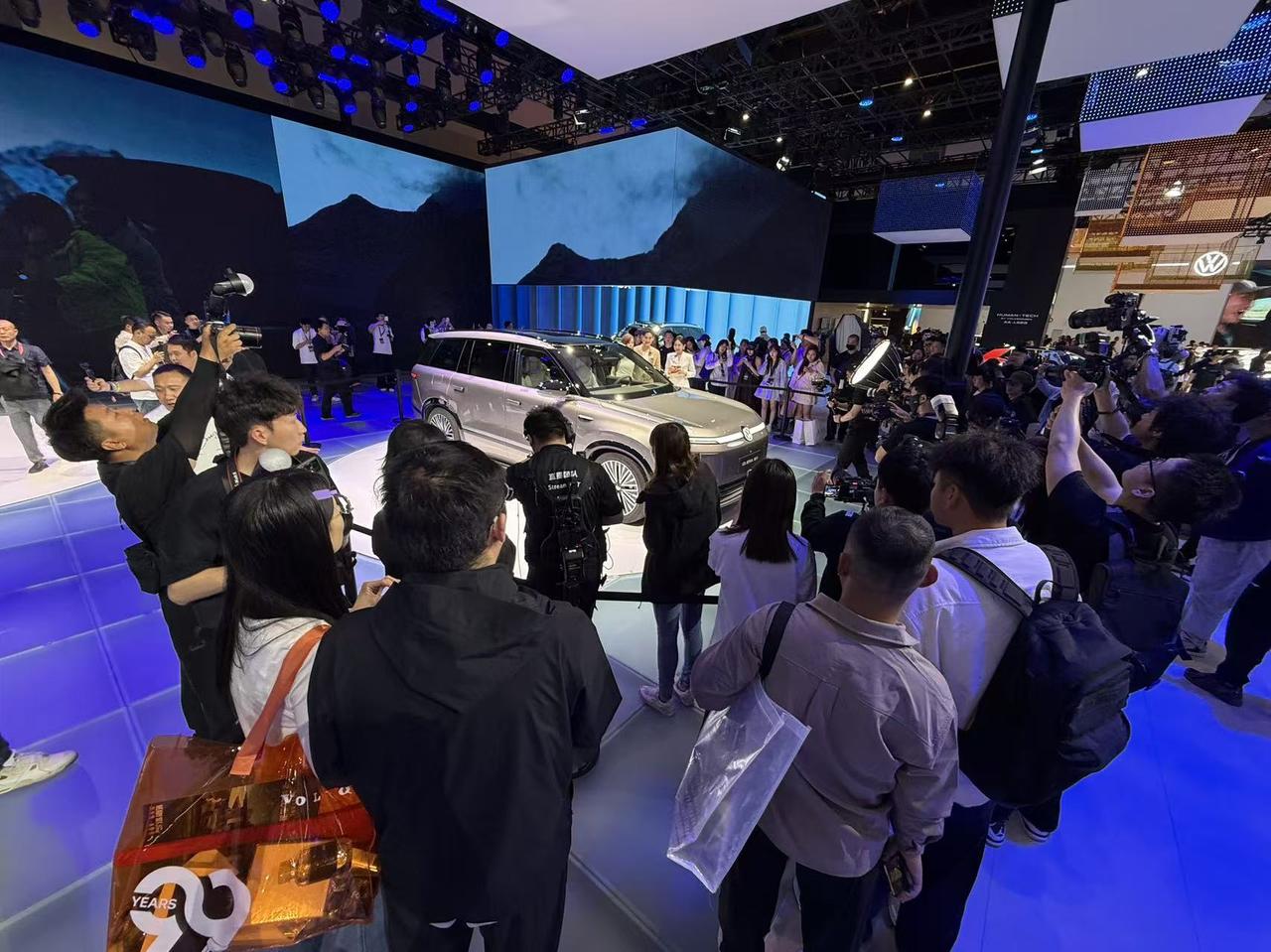 2026北京车展亮相的新车不下200台，上汽大众这次也是把今年的旗舰车型ID.E