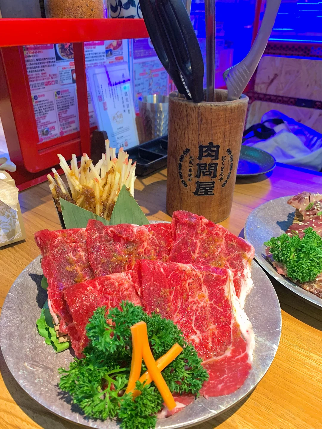 肉问屋把网红烤肉吃法玩明白了！