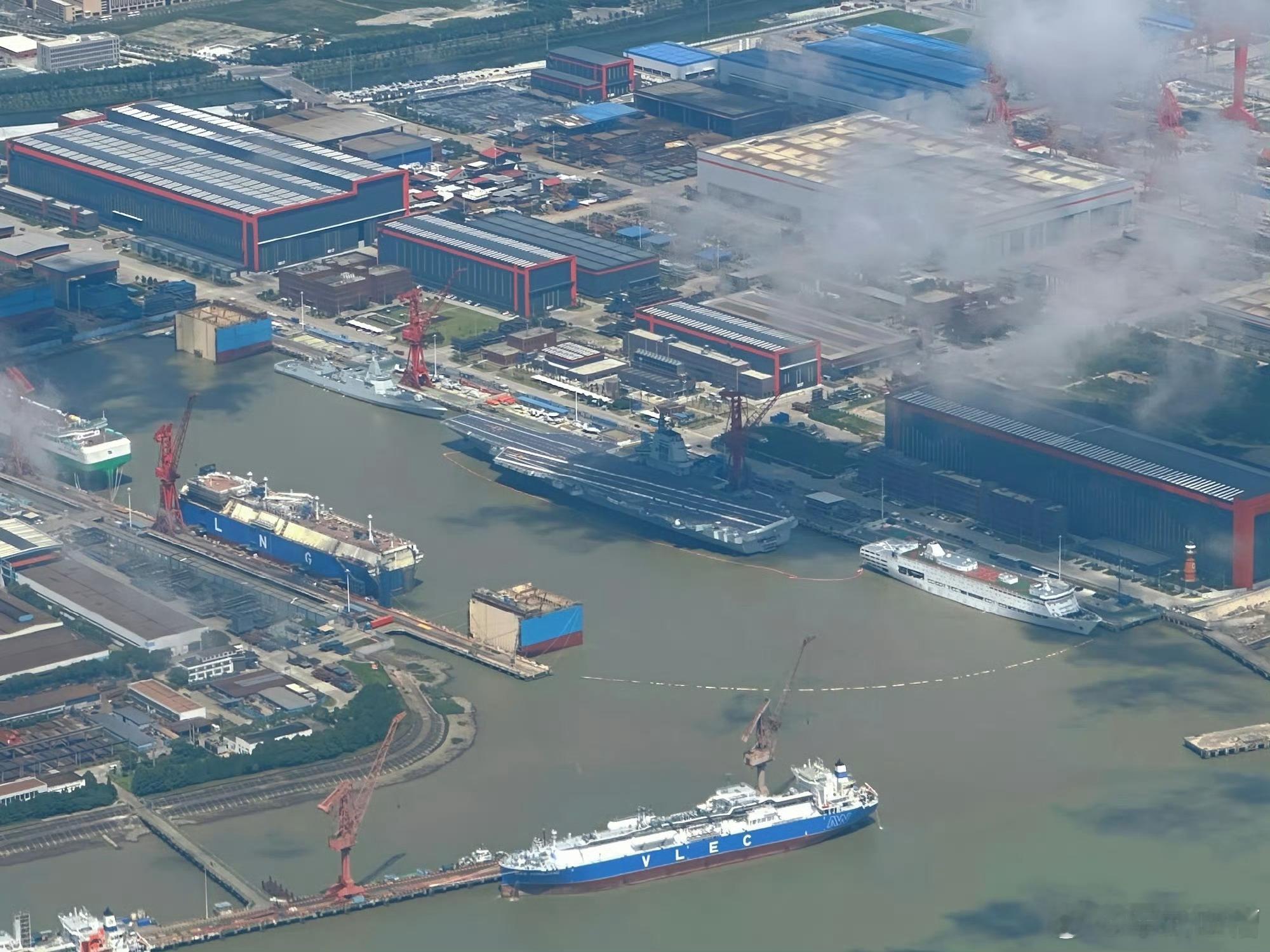 福建舰舰载机模型已经离开甲板，接下来要准备刷舷号了吧9.3之前服役应该没有任何问