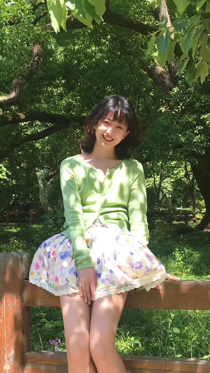 绿树荫里，阳光更灿烂，风儿也很闹。少女风写真照 青春