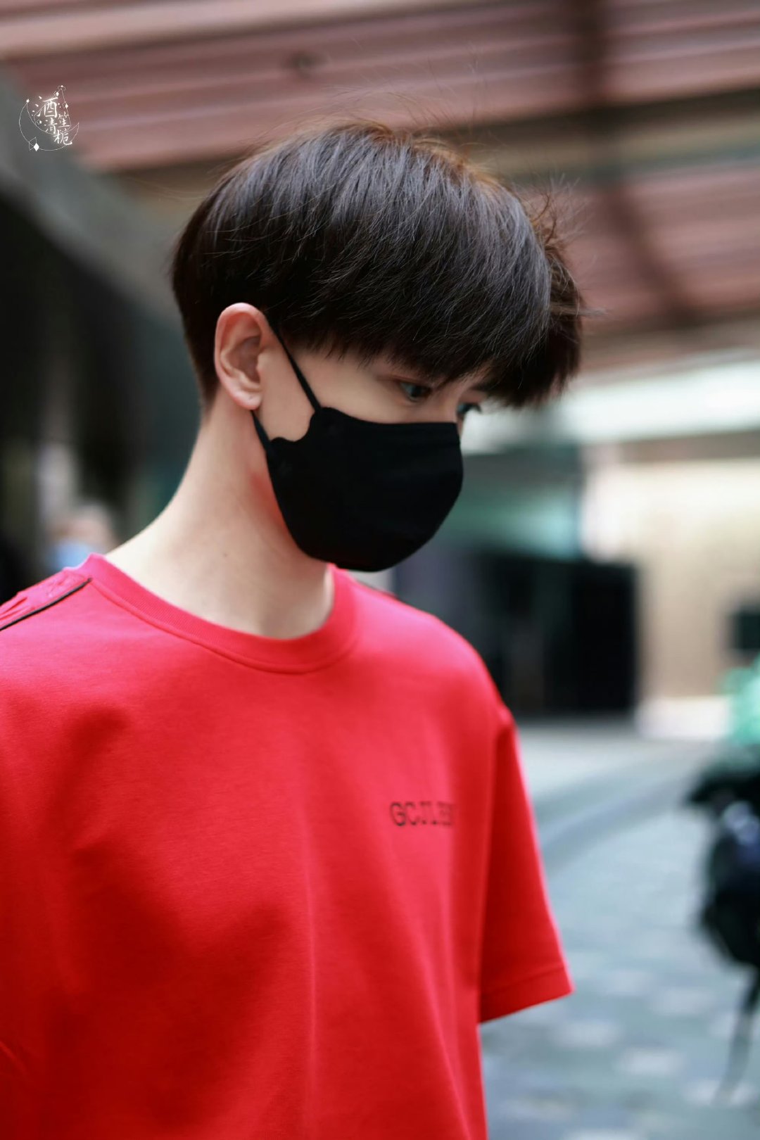 任嘉伦林依轮你俩牙别感冒 名场面反复回看！一曲落幕，任嘉伦和林依轮相拥庆祝合作，